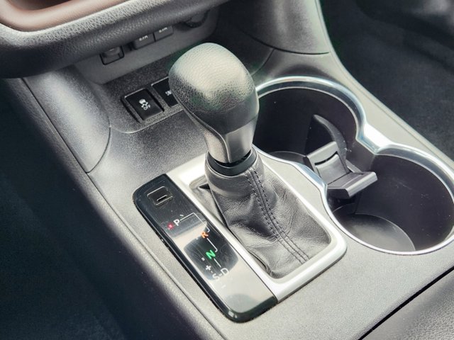 2019 Toyota Highlander LE w/ Safety & Convenience Pkg 19