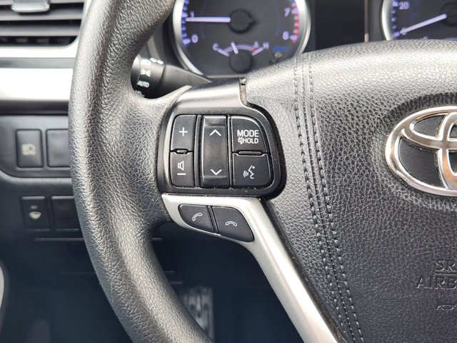 2019 Toyota Highlander LE w/ Safety & Convenience Pkg 28