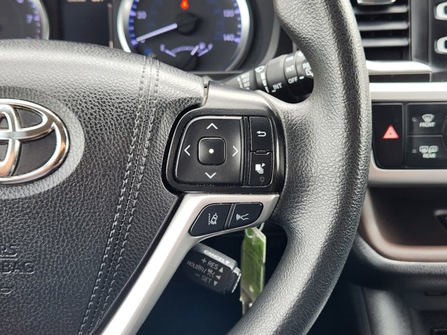 2019 Toyota Highlander LE w/ Safety & Convenience Pkg 29
