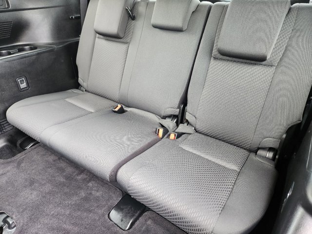 2019 Toyota Highlander LE w/ Safety & Convenience Pkg 33