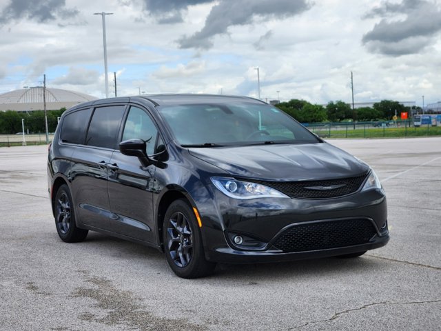 2020 Chrysler Pacifica Touring w/ S Appearance Pkg 3