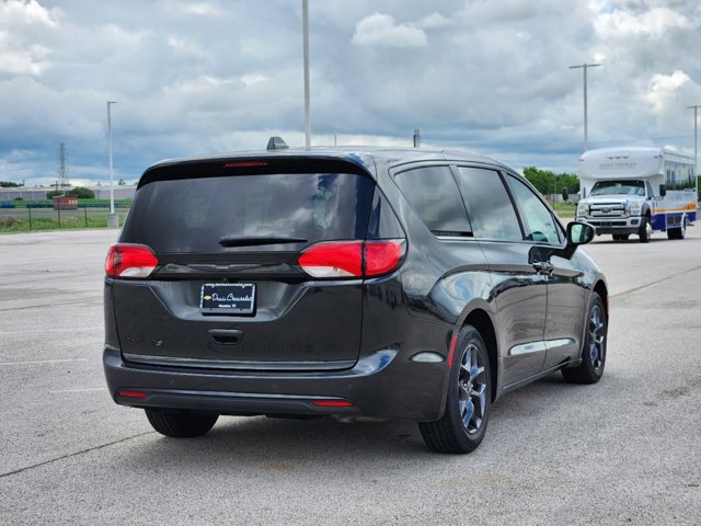 2020 Chrysler Pacifica Touring w/ S Appearance Pkg 5