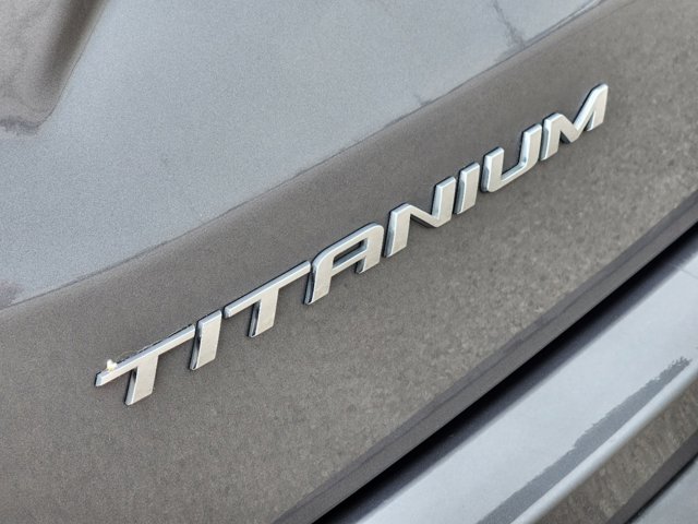 2021 Ford Edge Titanium 12