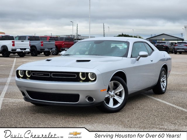 2022 Dodge Challenger SXT 1