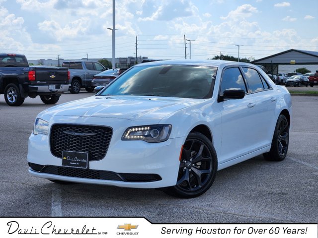 2023 Chrysler 300 Touring 1