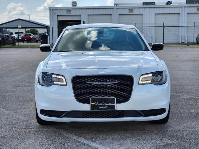 2023 Chrysler 300 Touring 2