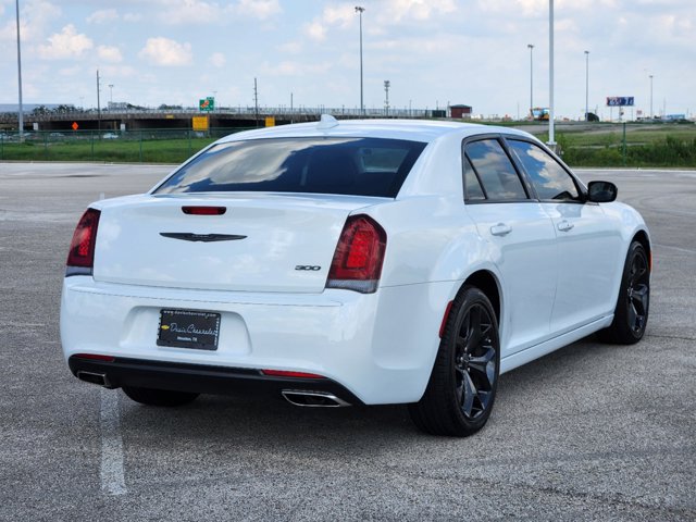 2023 Chrysler 300 Touring 5