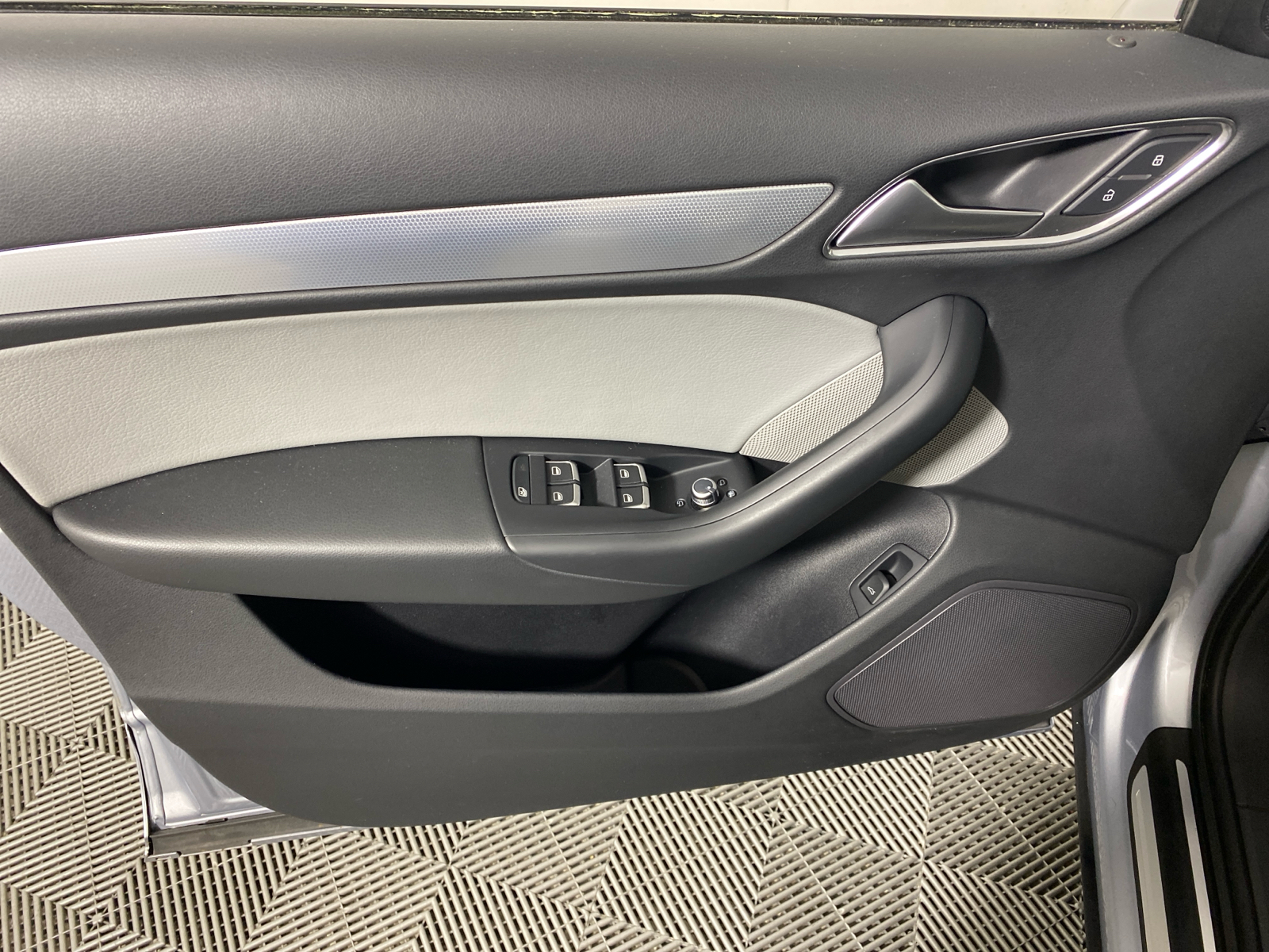 2018 Audi Q3 2.0T Premium Plus 26