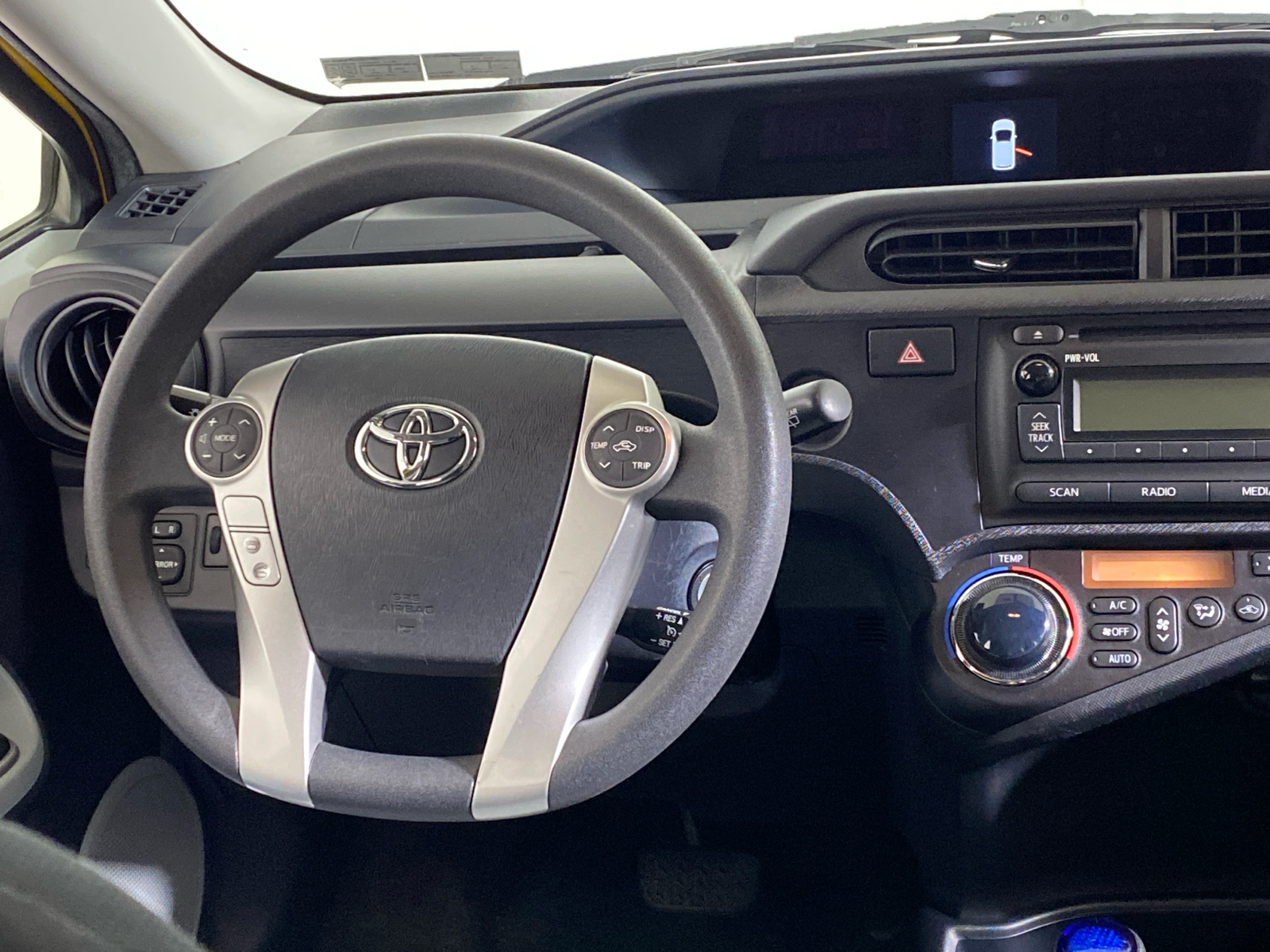 2014 Toyota Prius c Four 21