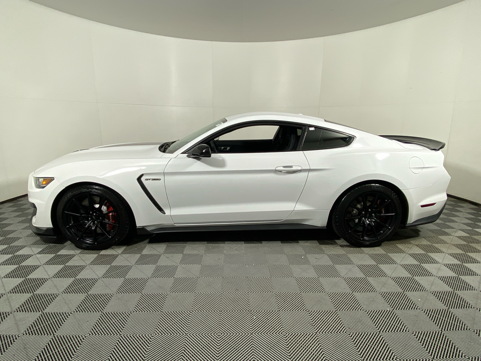 2017 Ford Mustang  7