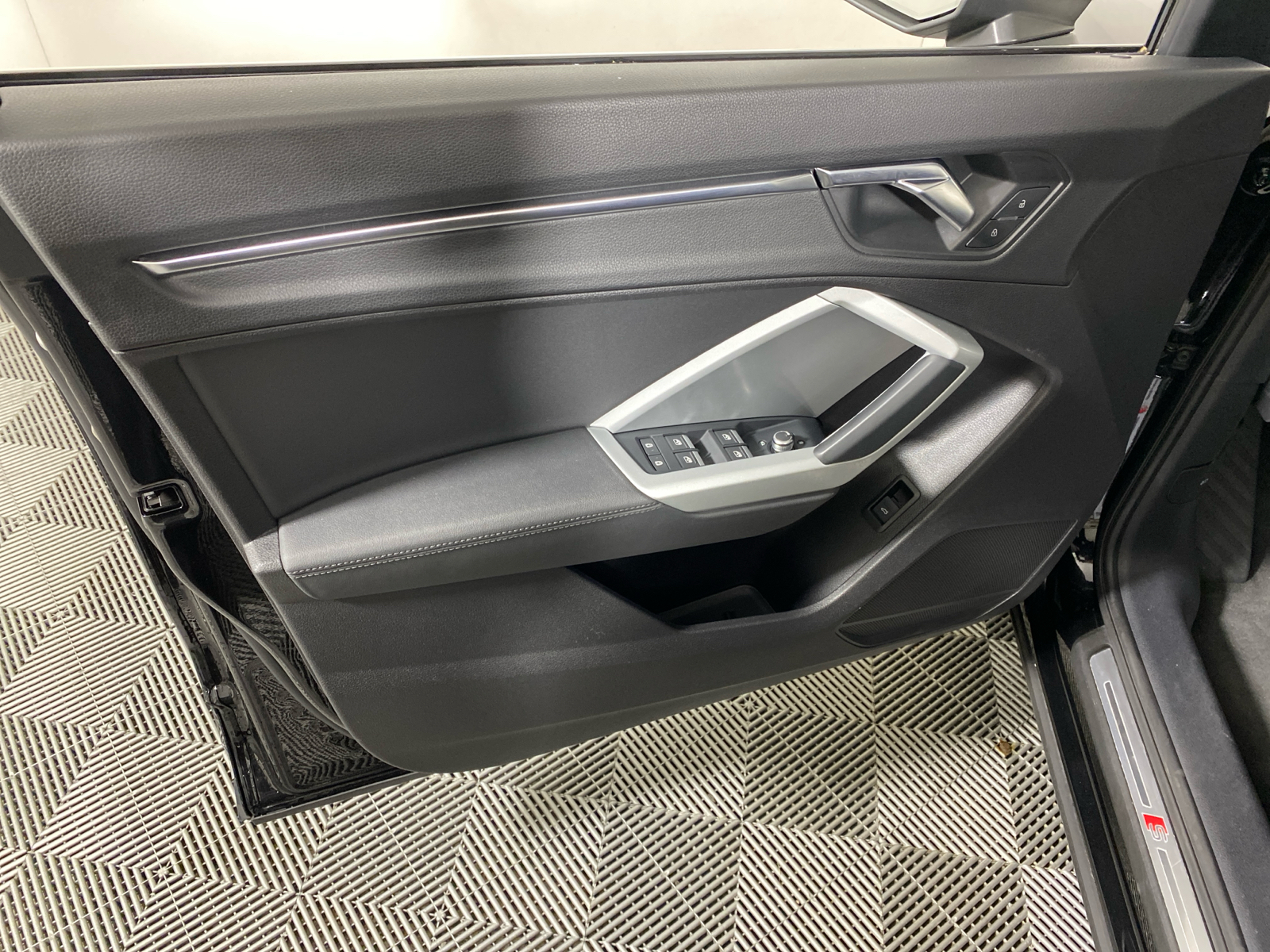2021 Audi Q3  30
