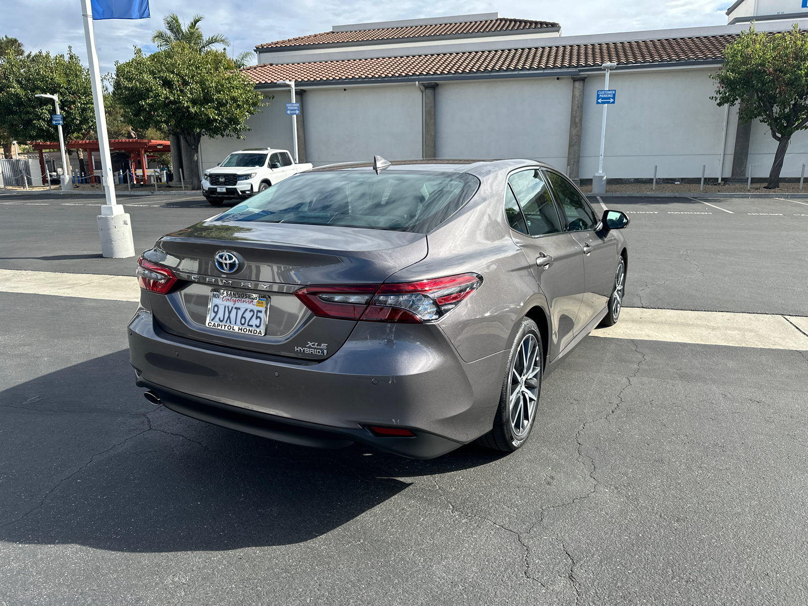 2024 Toyota Camry Hybrid XLE 6