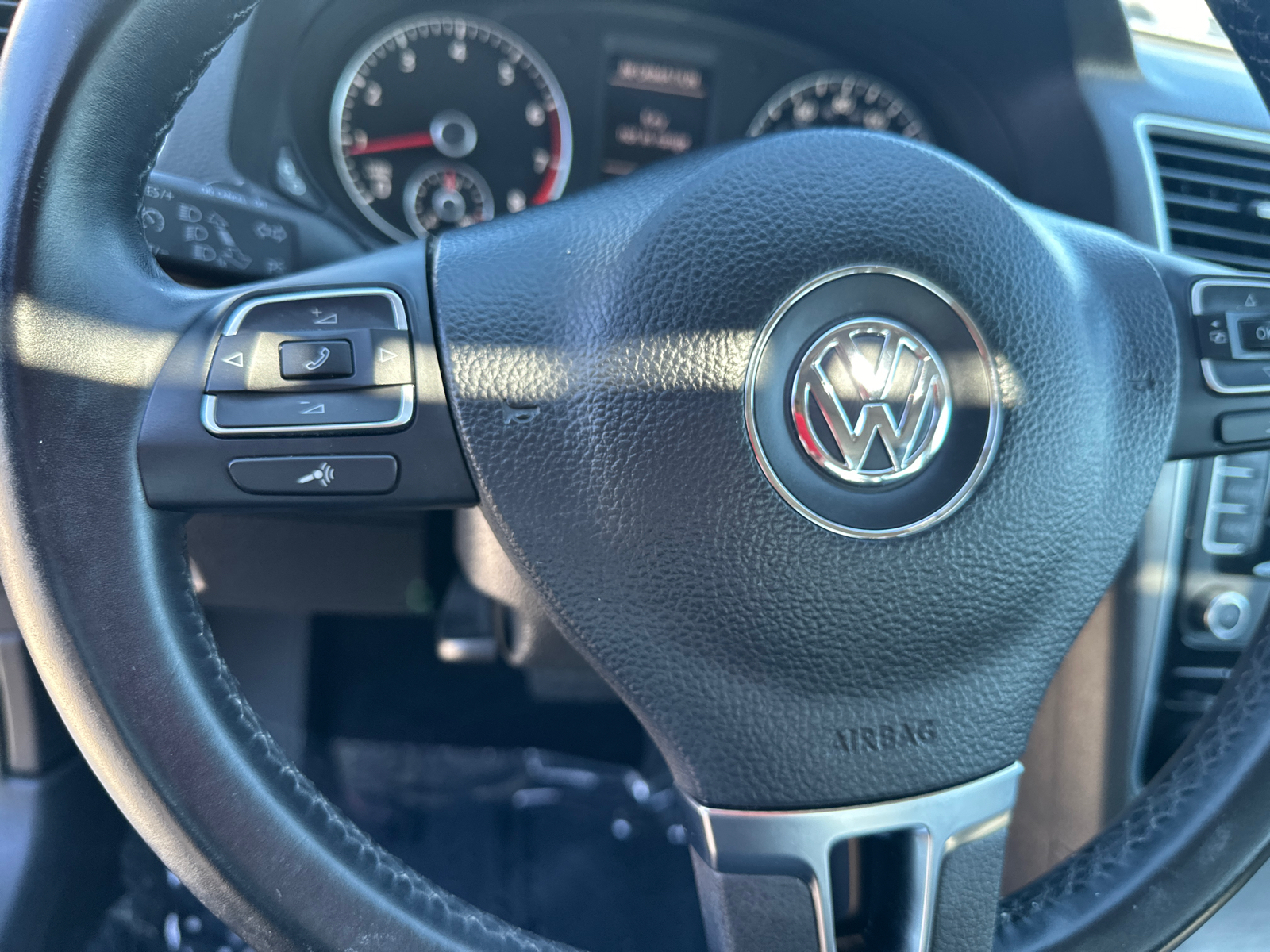 2014 Volkswagen Passat 1.8T SE 13