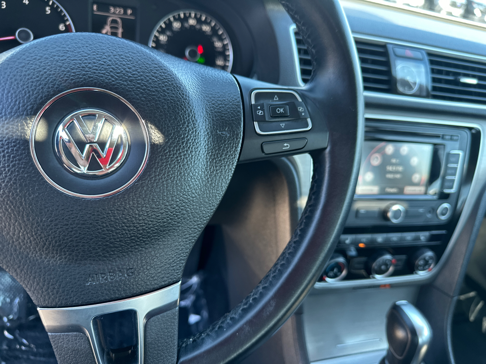 2014 Volkswagen Passat 1.8T SE 14