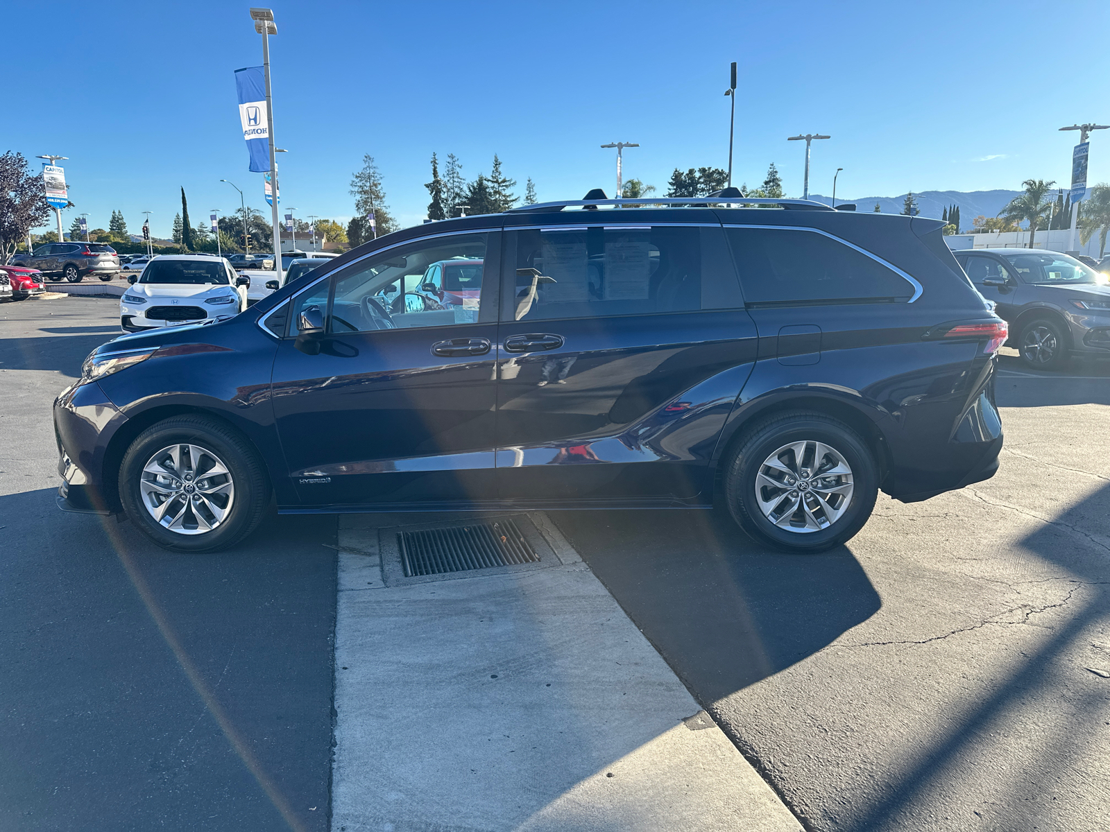 2021 Toyota Sienna LE 4