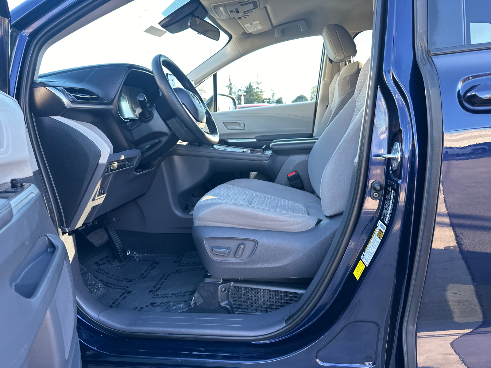 2021 Toyota Sienna LE 11