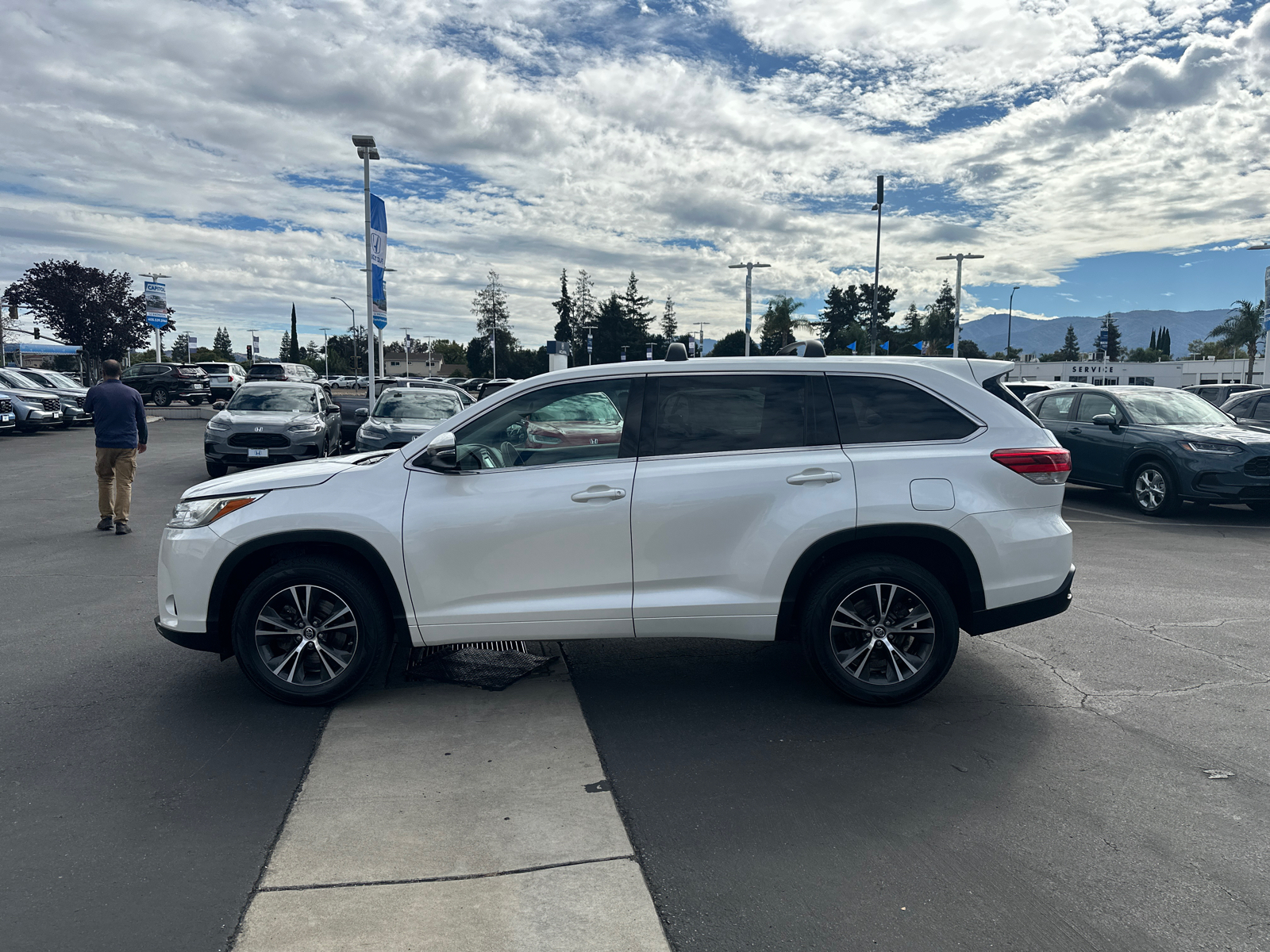 2017 Toyota Highlander LE 4