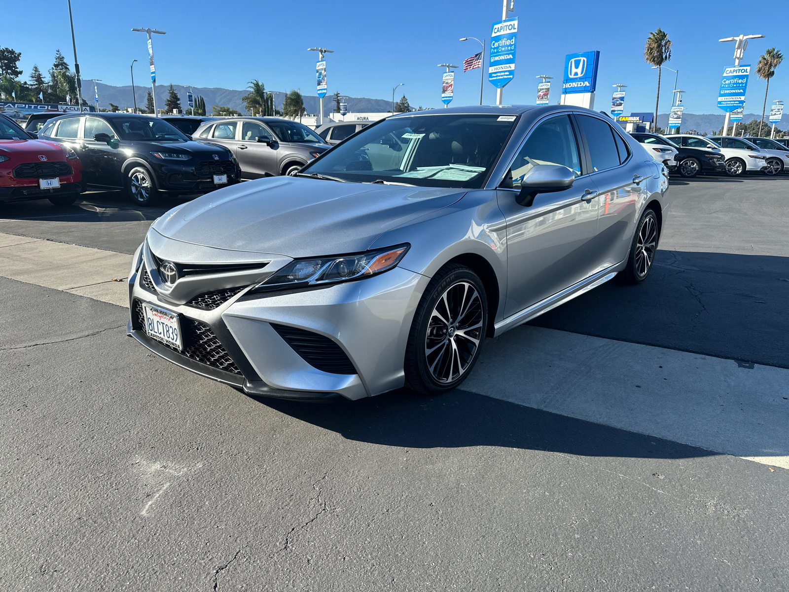 2019 Toyota Camry SE 1