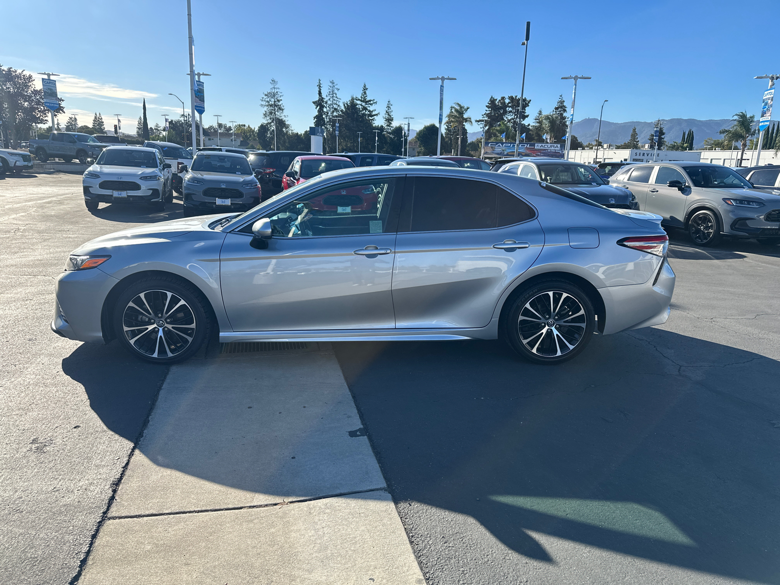 2019 Toyota Camry SE 4