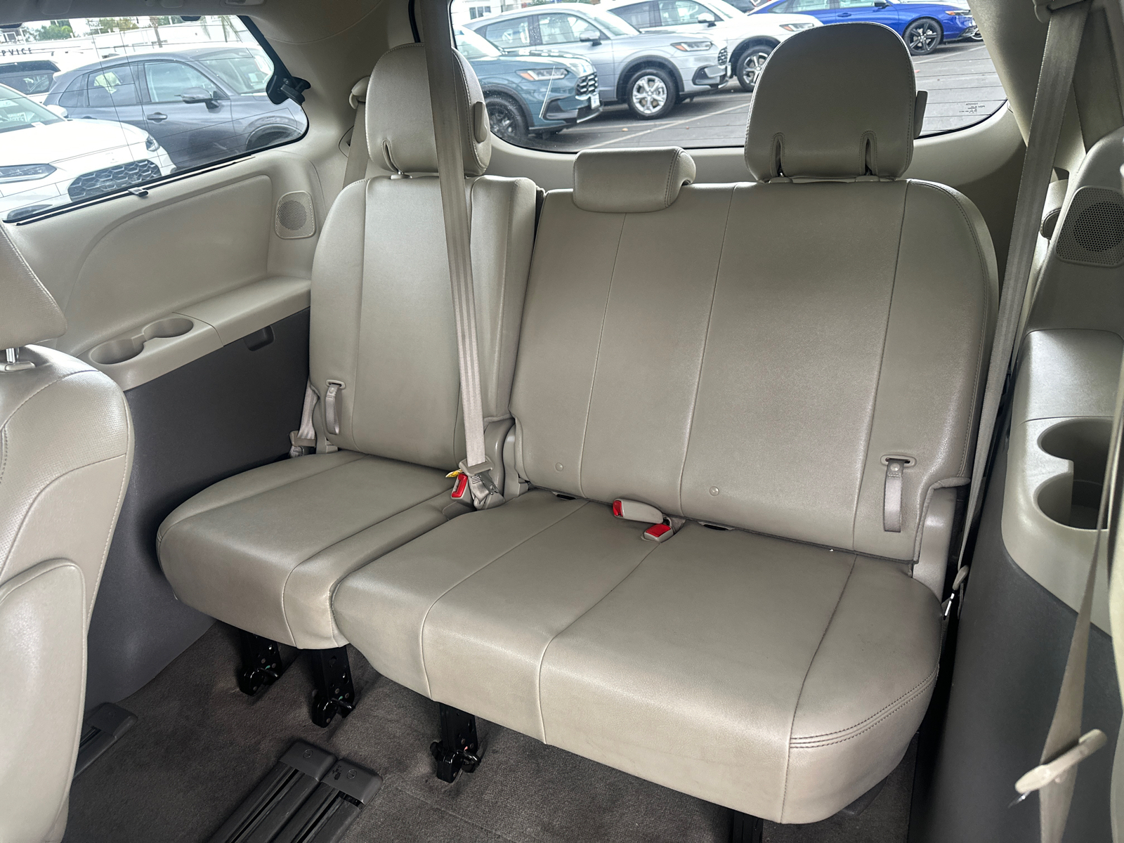 2013 Toyota Sienna XLE 8