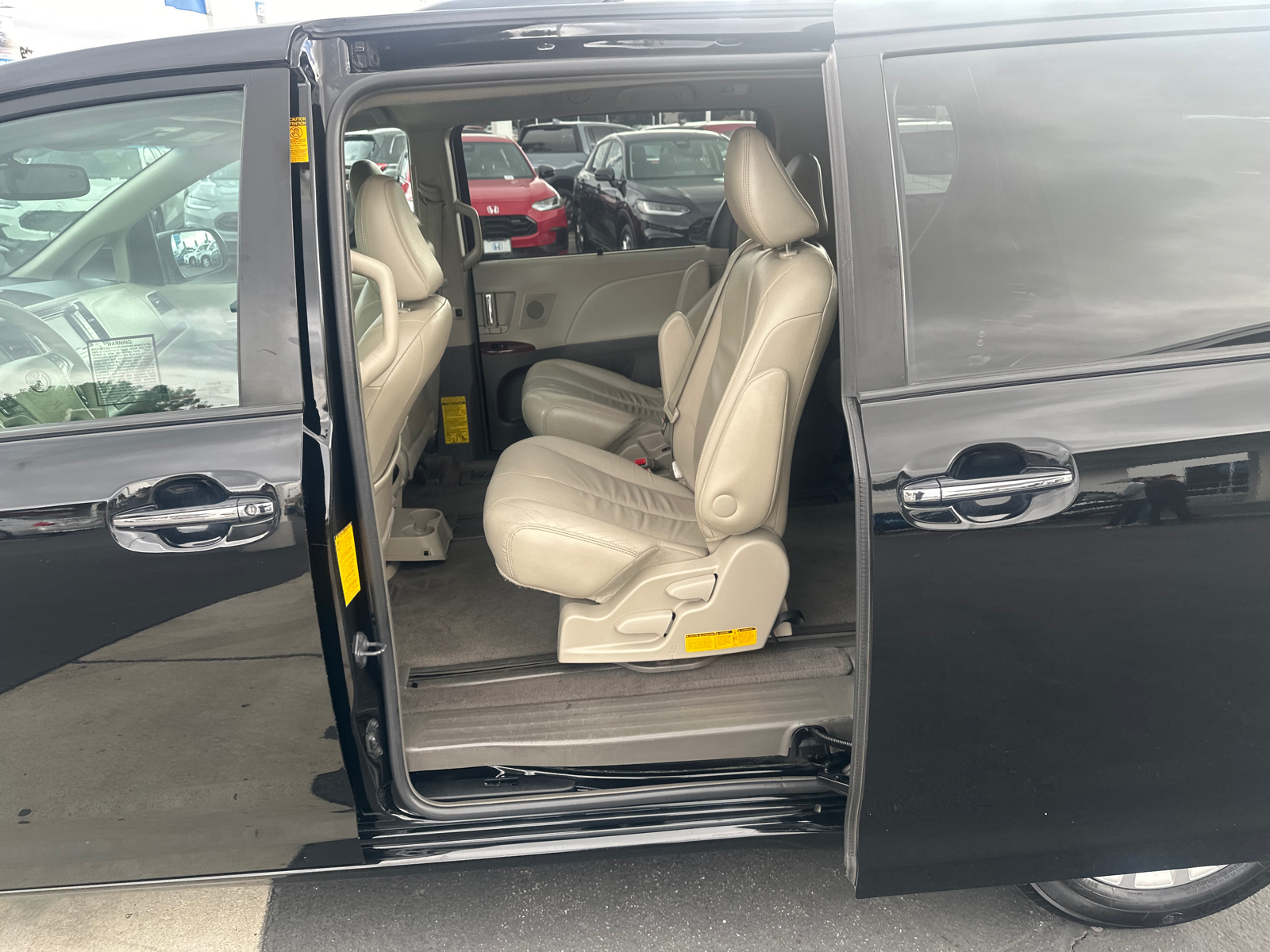 2013 Toyota Sienna XLE 9