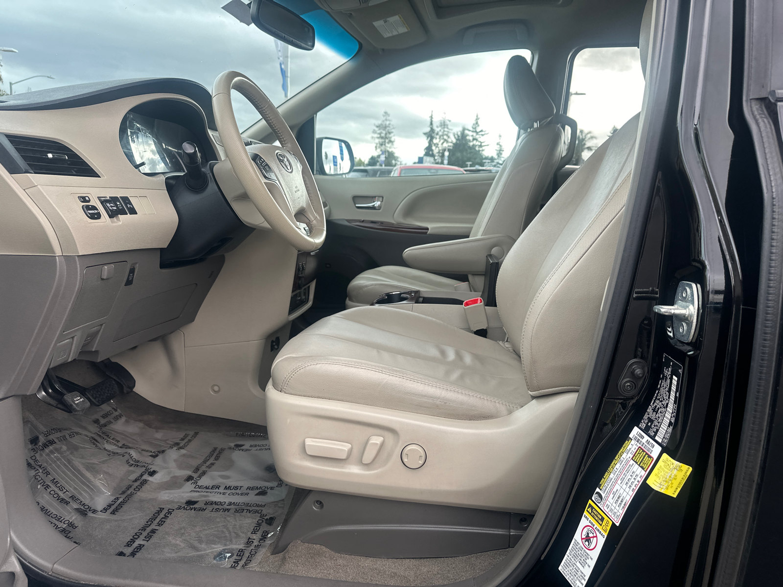 2013 Toyota Sienna XLE 11