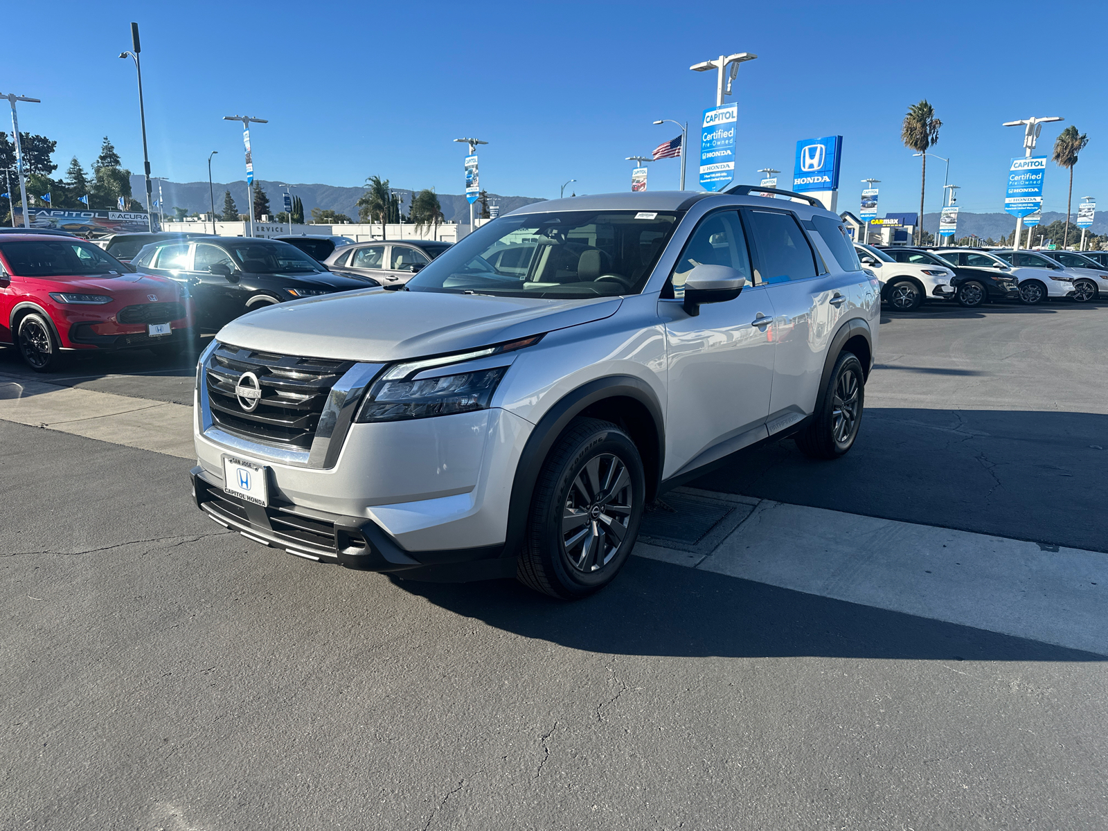 2023 Nissan Pathfinder SV 1