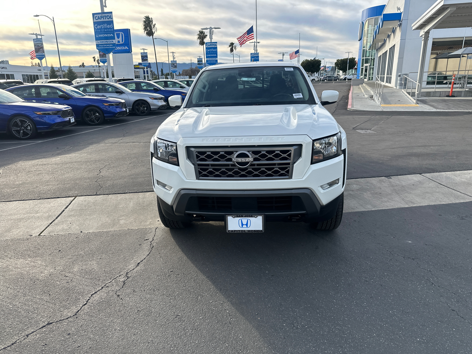 2023 Nissan Frontier SV 2