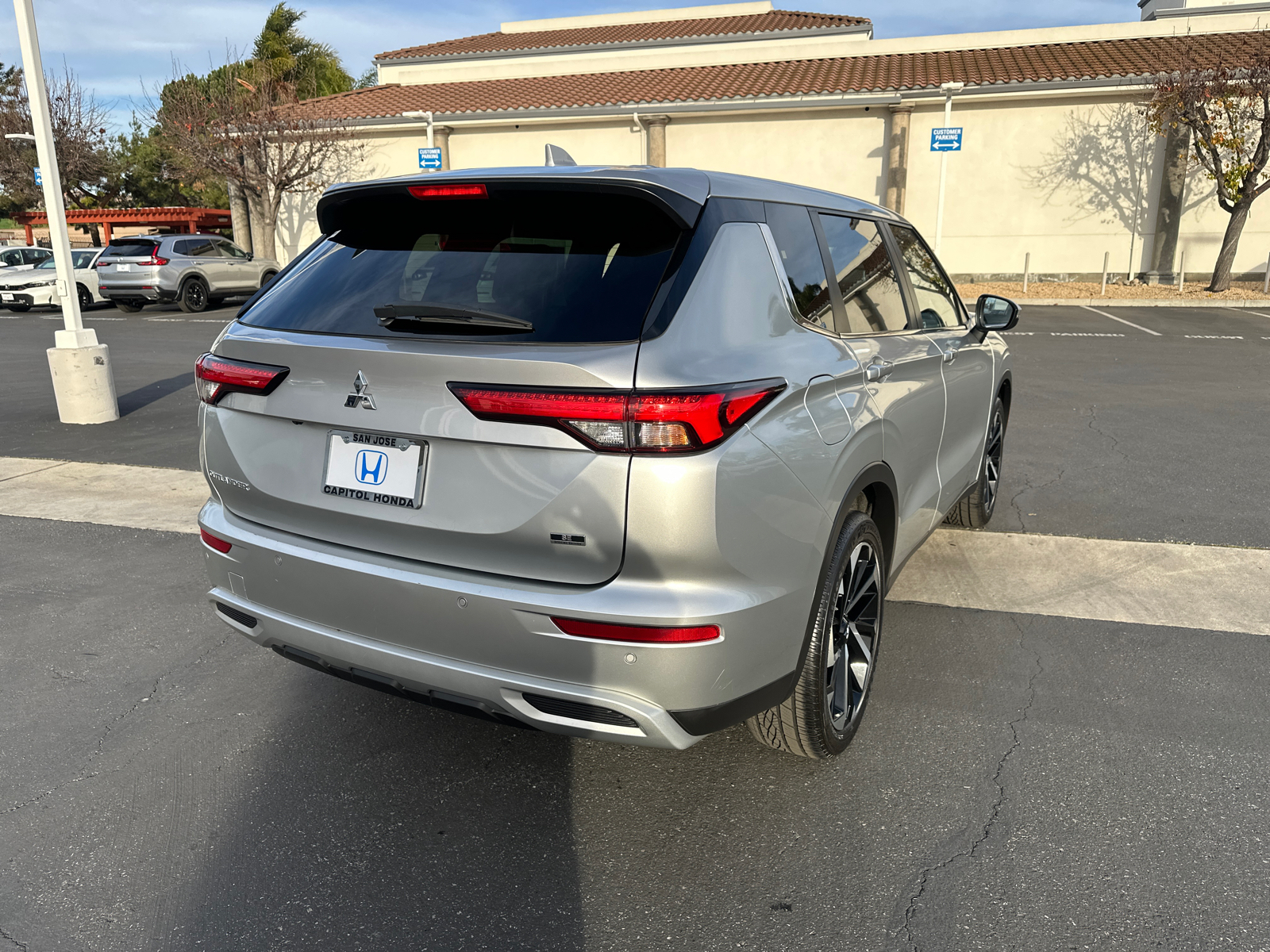 2023 Mitsubishi Outlander SE 6