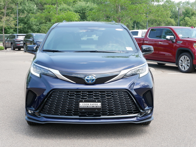 2022 Toyota Sienna XSE 2