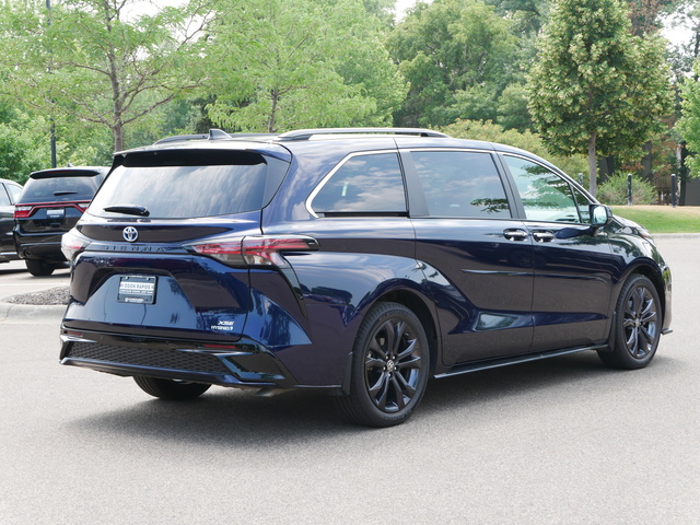 2022 Toyota Sienna XSE 9