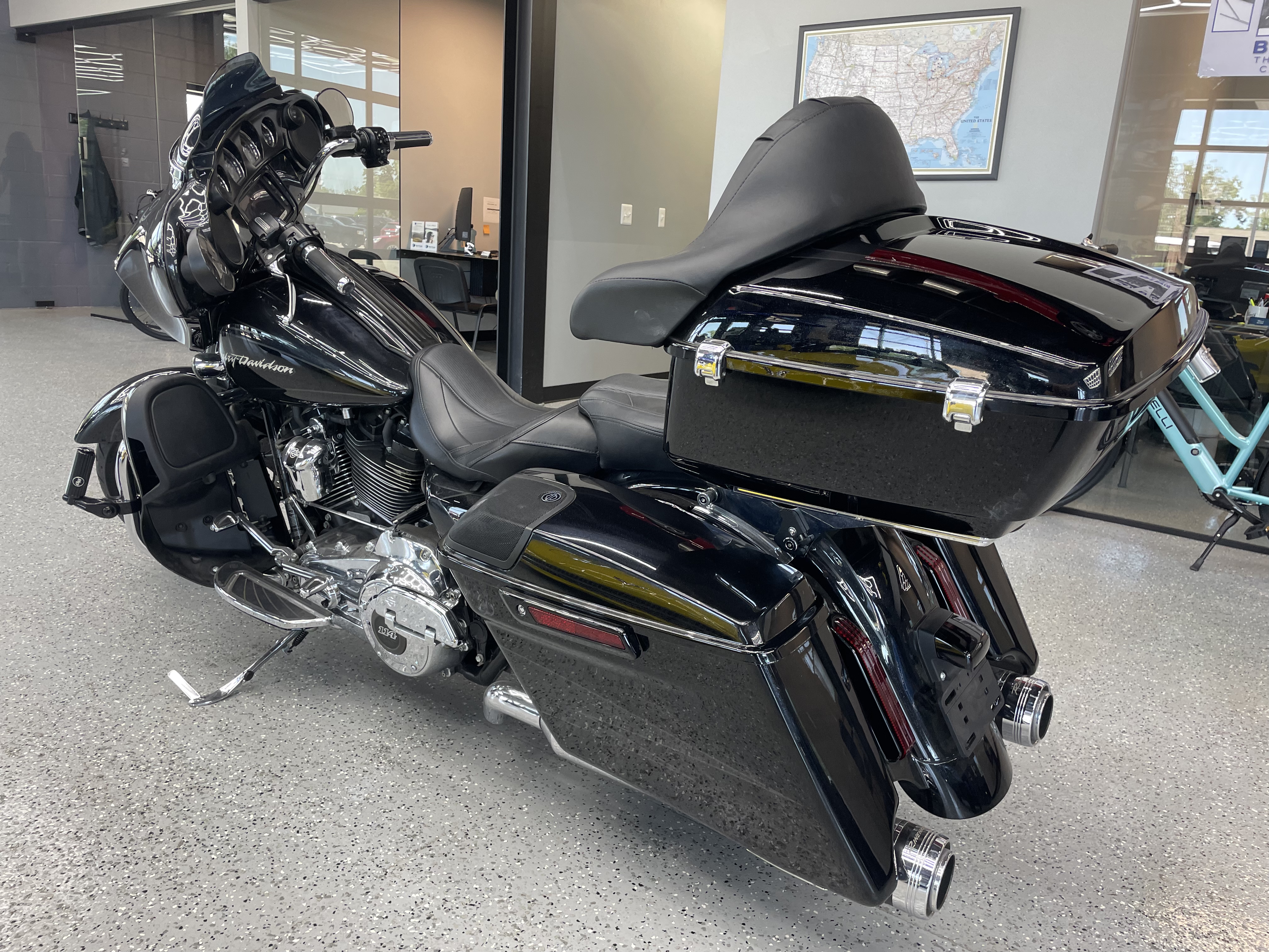 2017 Harley Davidson Street Glide CVO 17