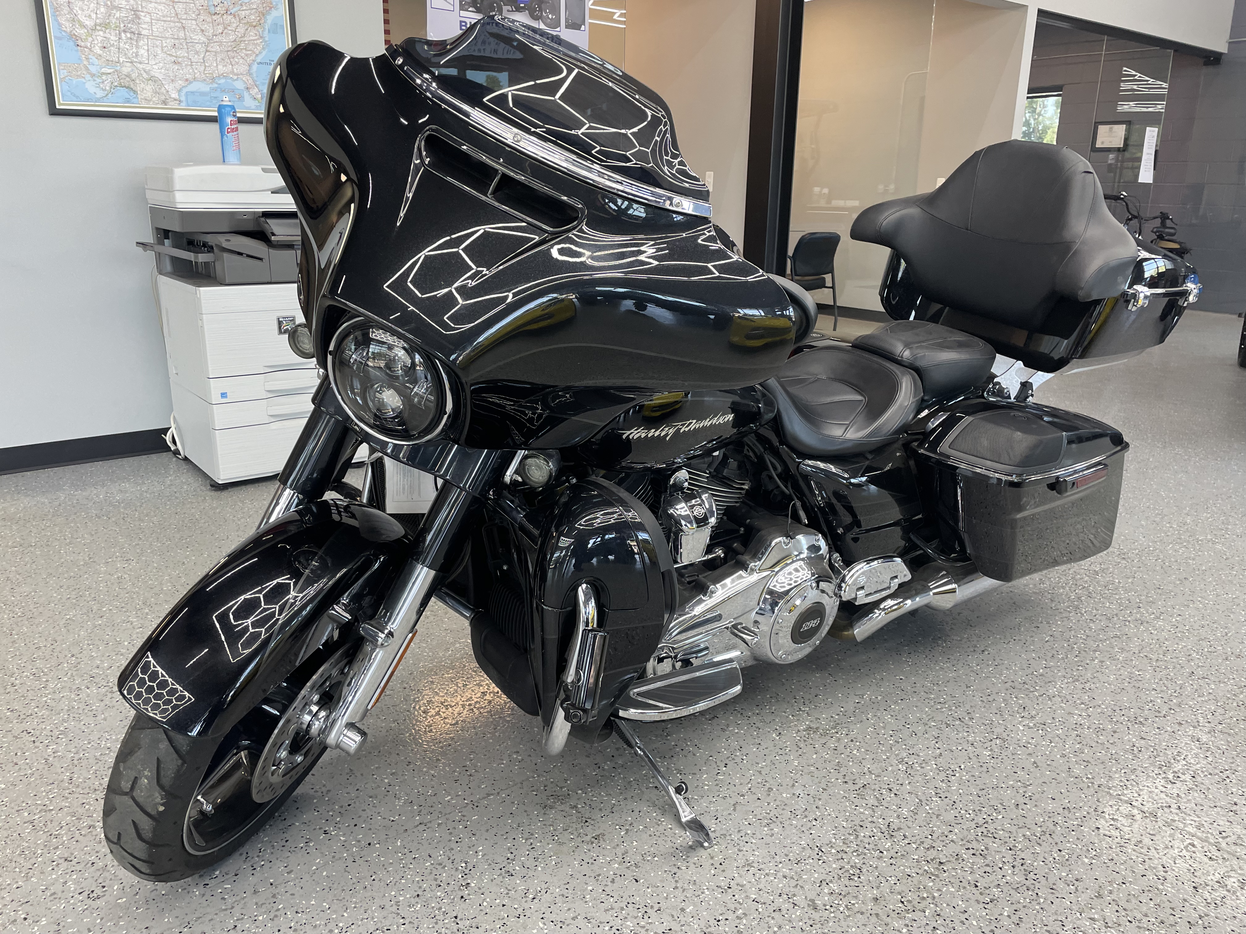 2017 Harley Davidson Street Glide CVO 18