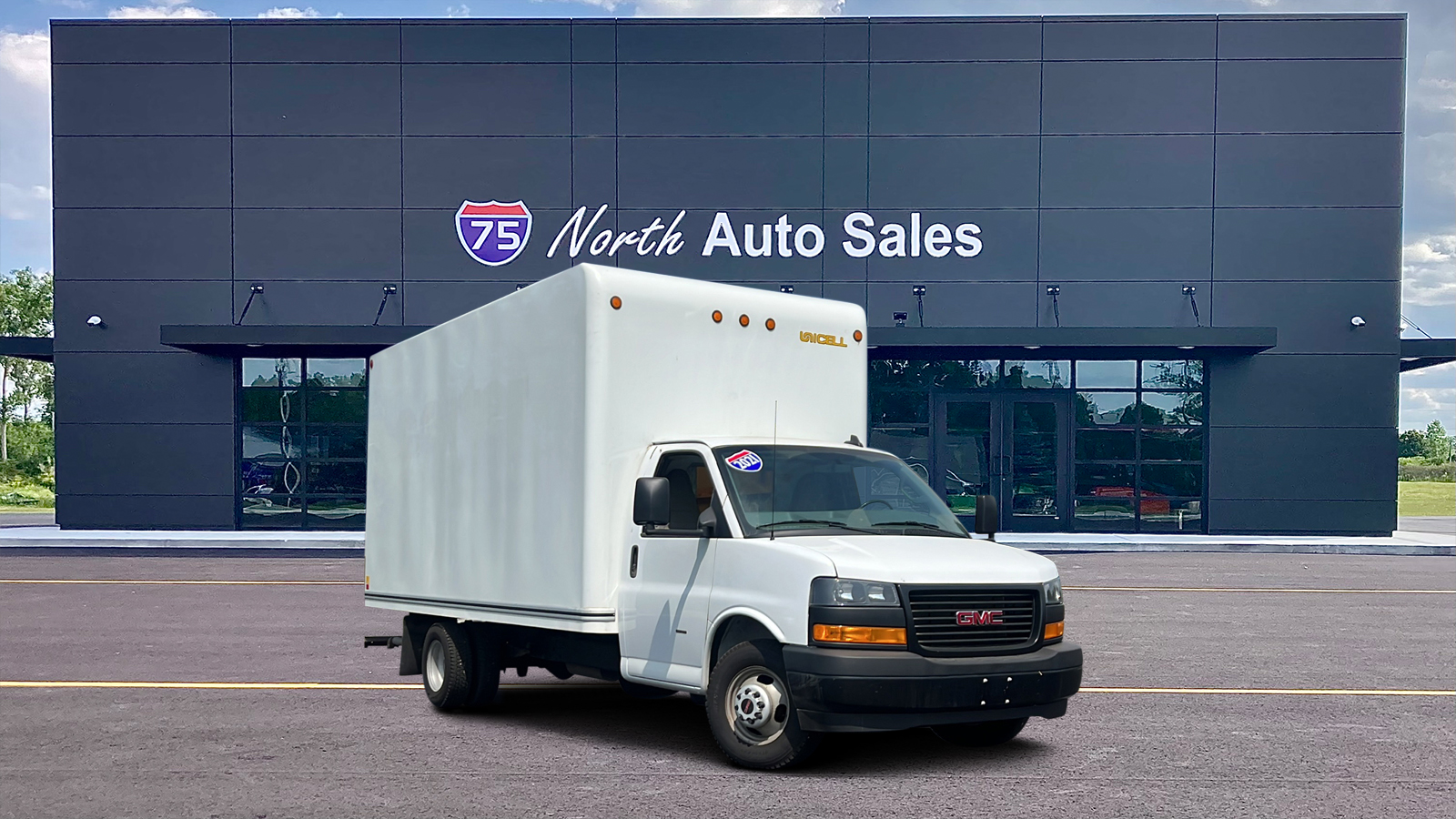 2021 GMC Savana 3500 Cube Van 1