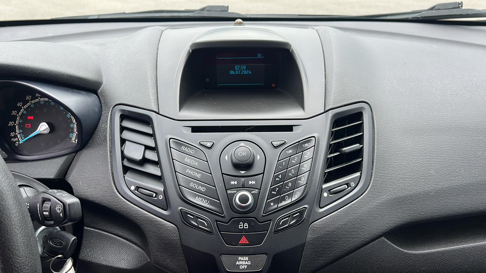 2014 Ford Fiesta S 22