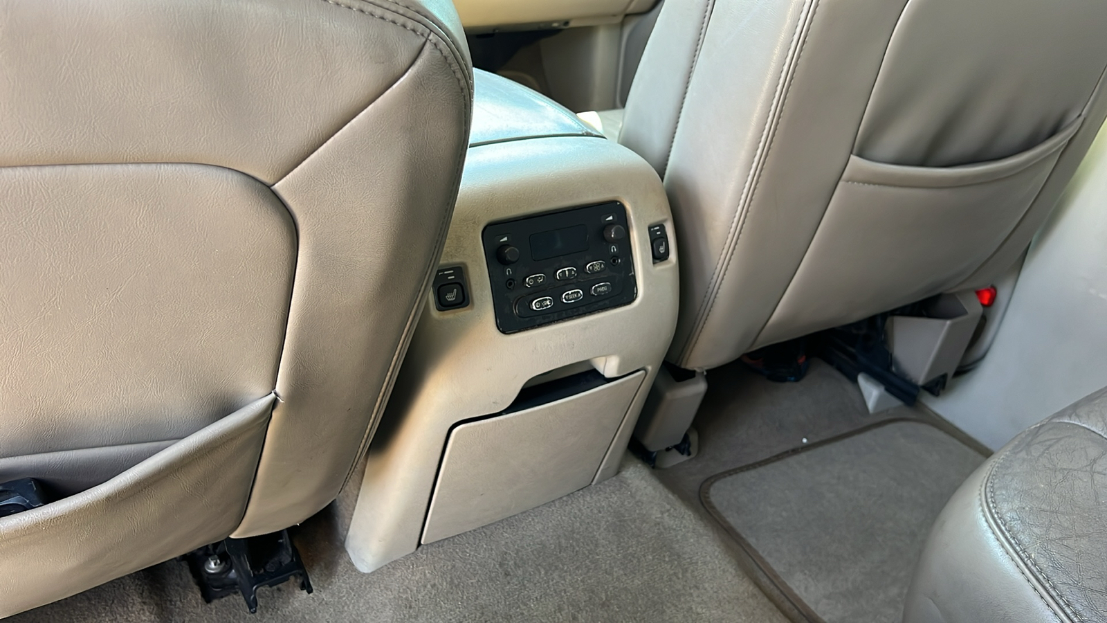 2006 Cadillac Escalade Base 34