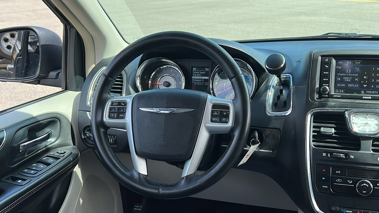 2015 Chrysler Town & Country Touring 13
