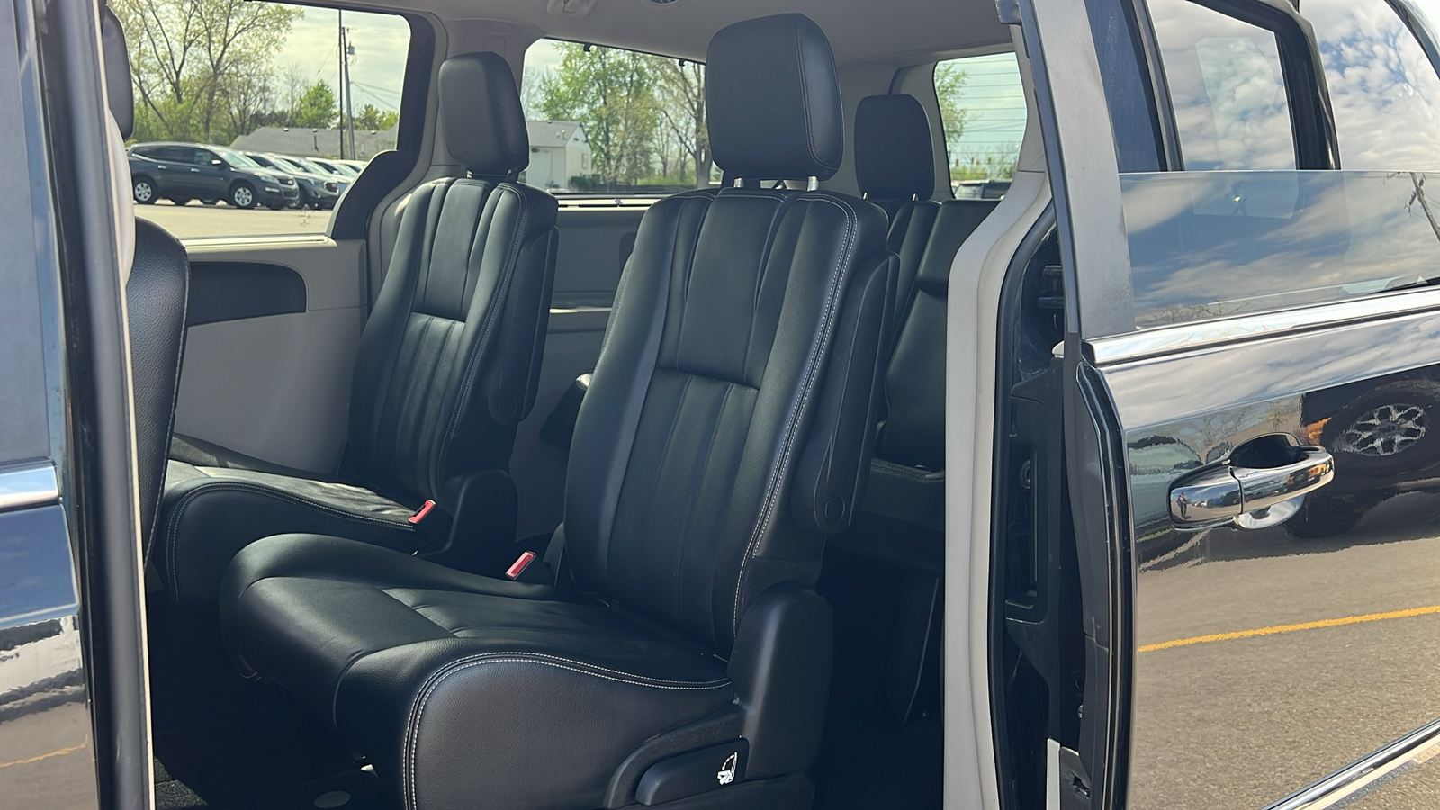 2015 Chrysler Town & Country Touring 31
