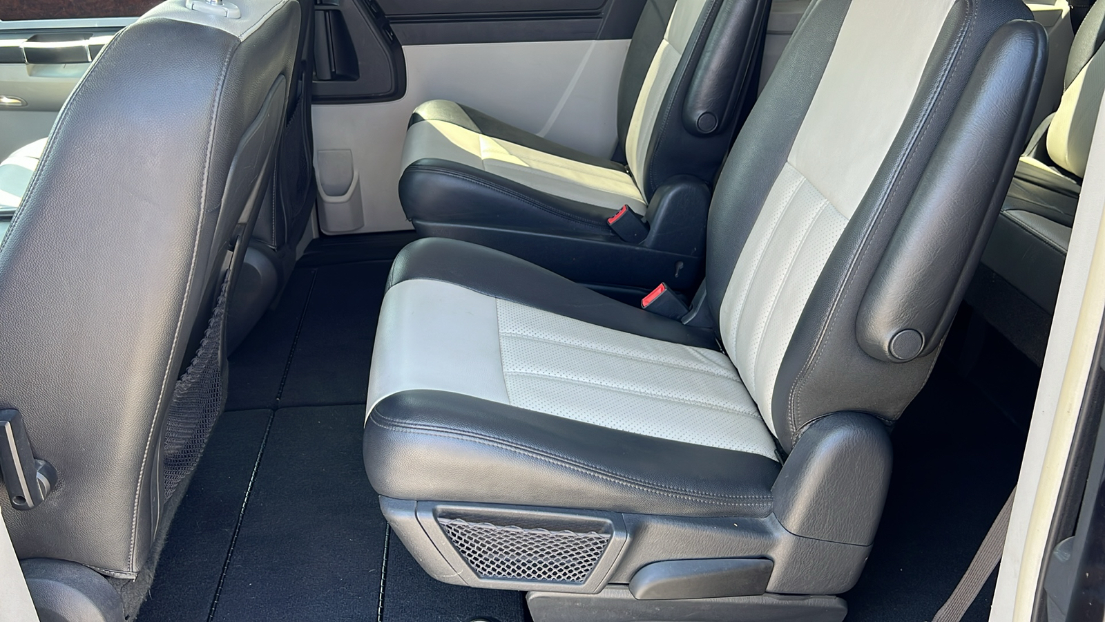 2010 Chrysler Town & Country Touring Plus 30