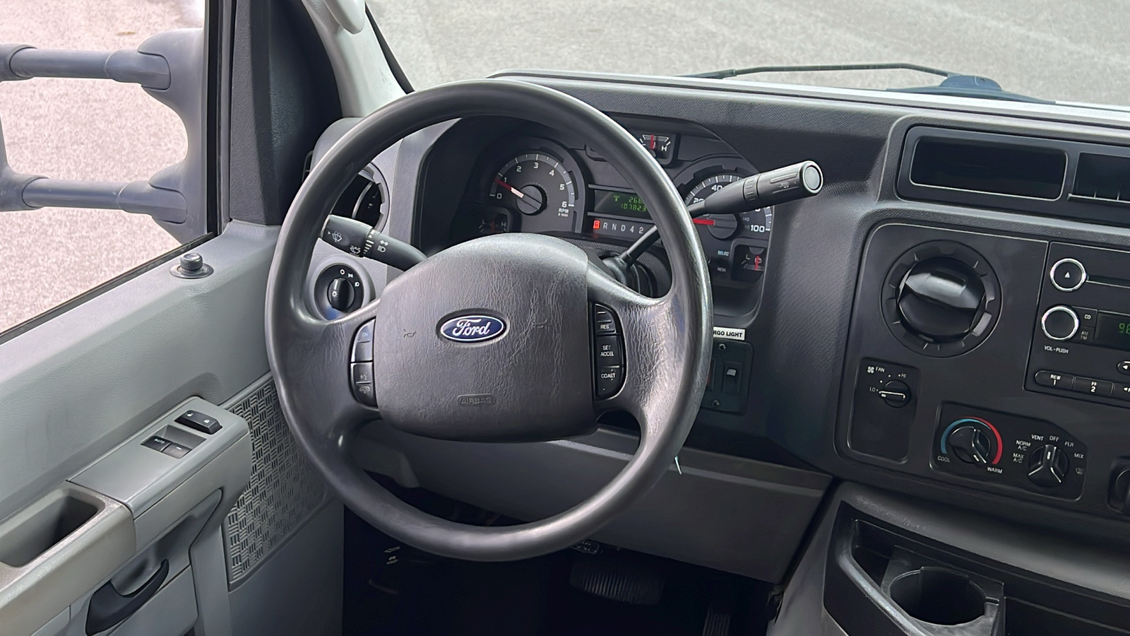 2019 Ford E-450SD Base 14