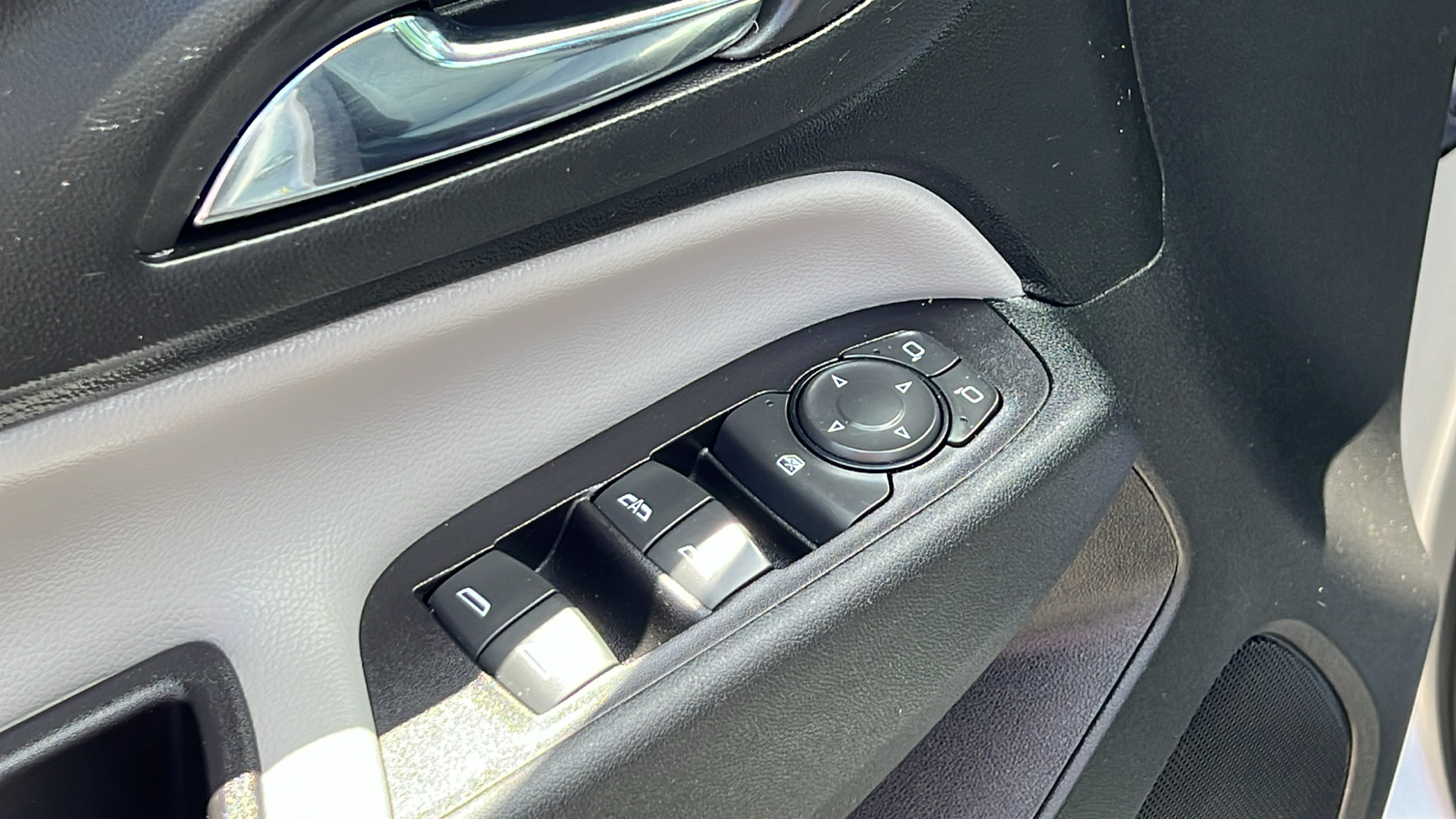 2018 Chevrolet Equinox LS 11
