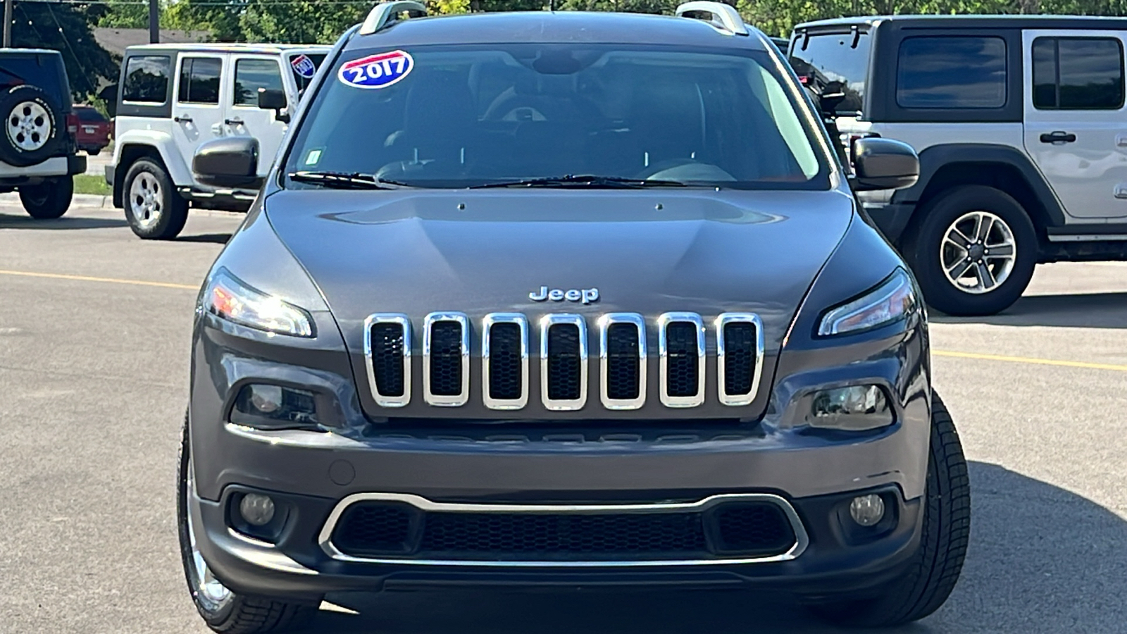 2017 Jeep Cherokee Limited 3