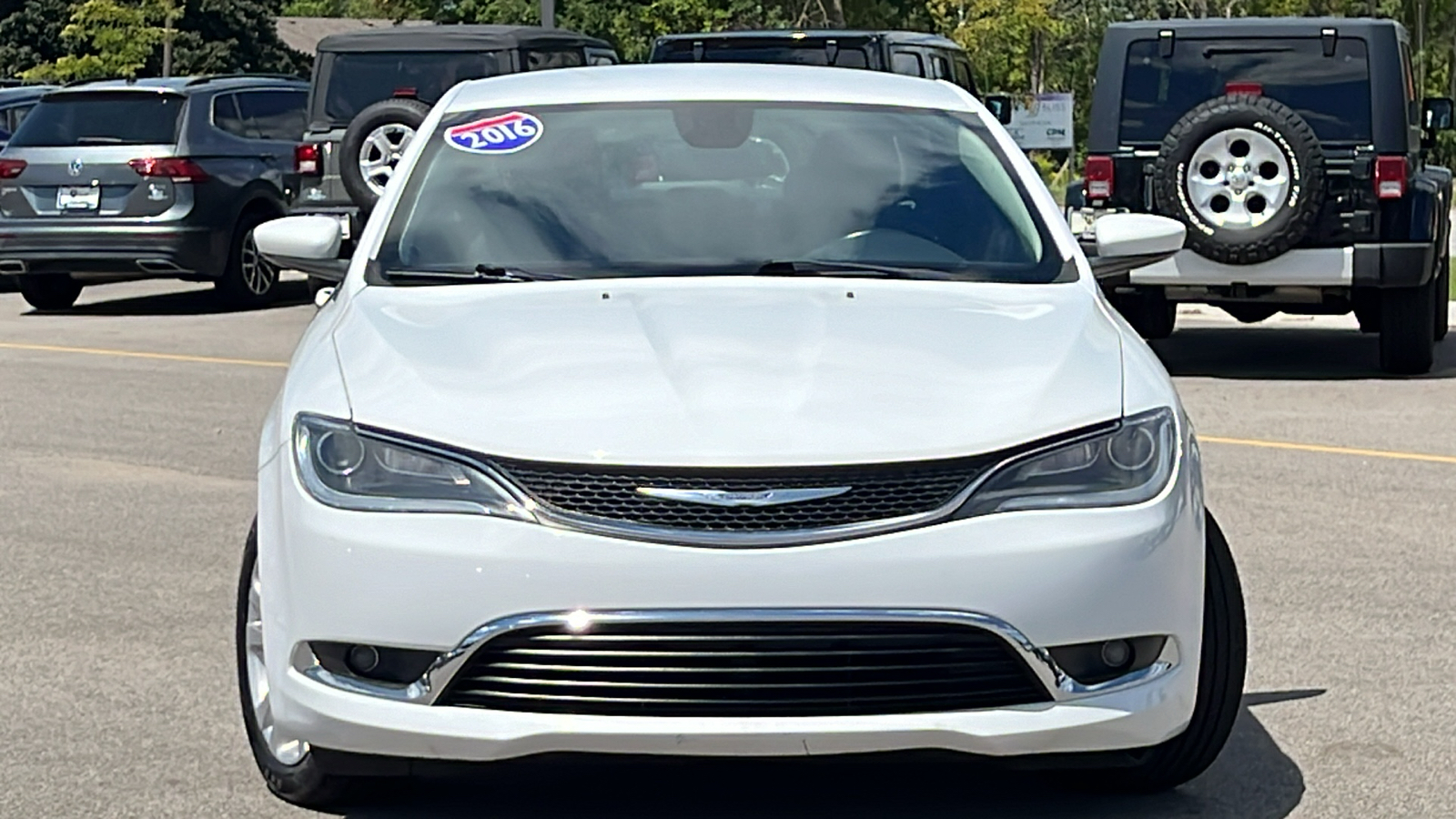 2016 Chrysler 200 Limited 3