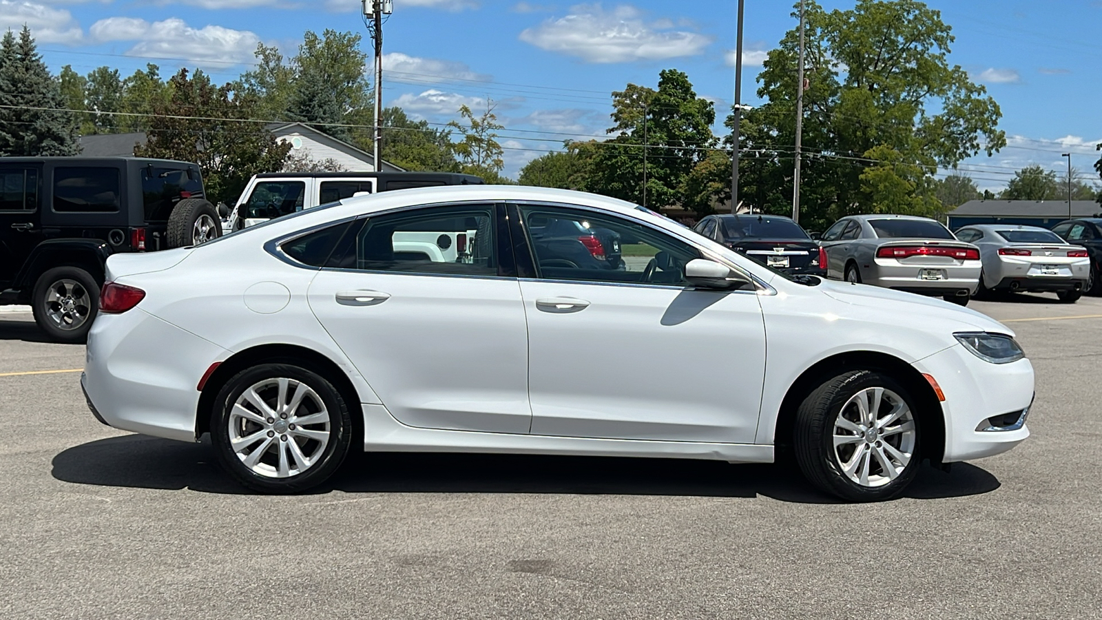 2016 Chrysler 200 Limited 4