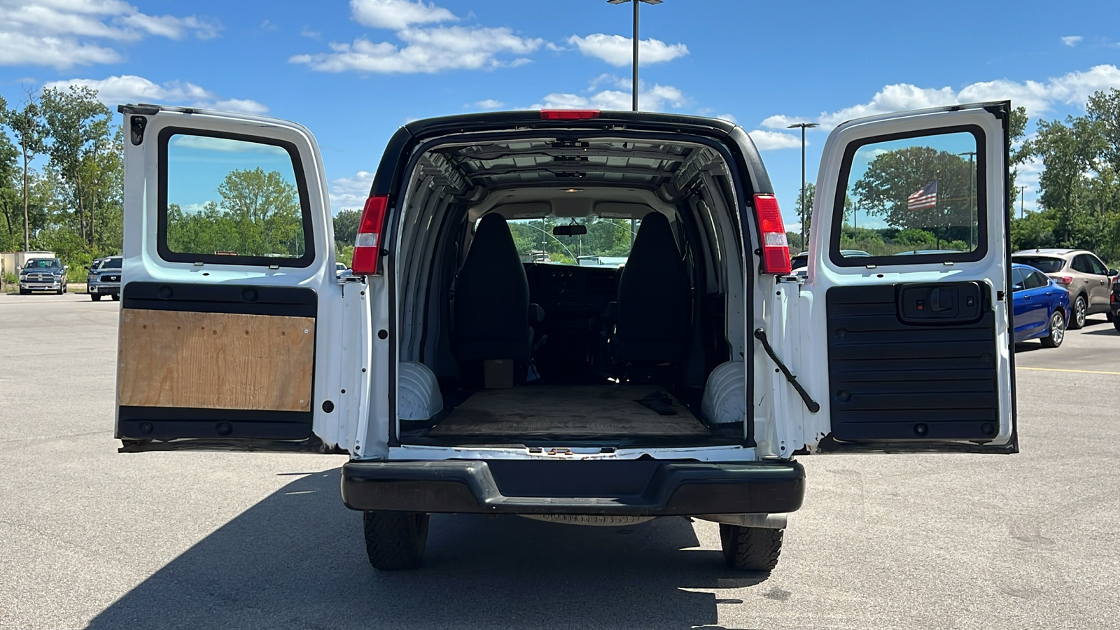 2019 Chevrolet Express 2500 Work Van 32