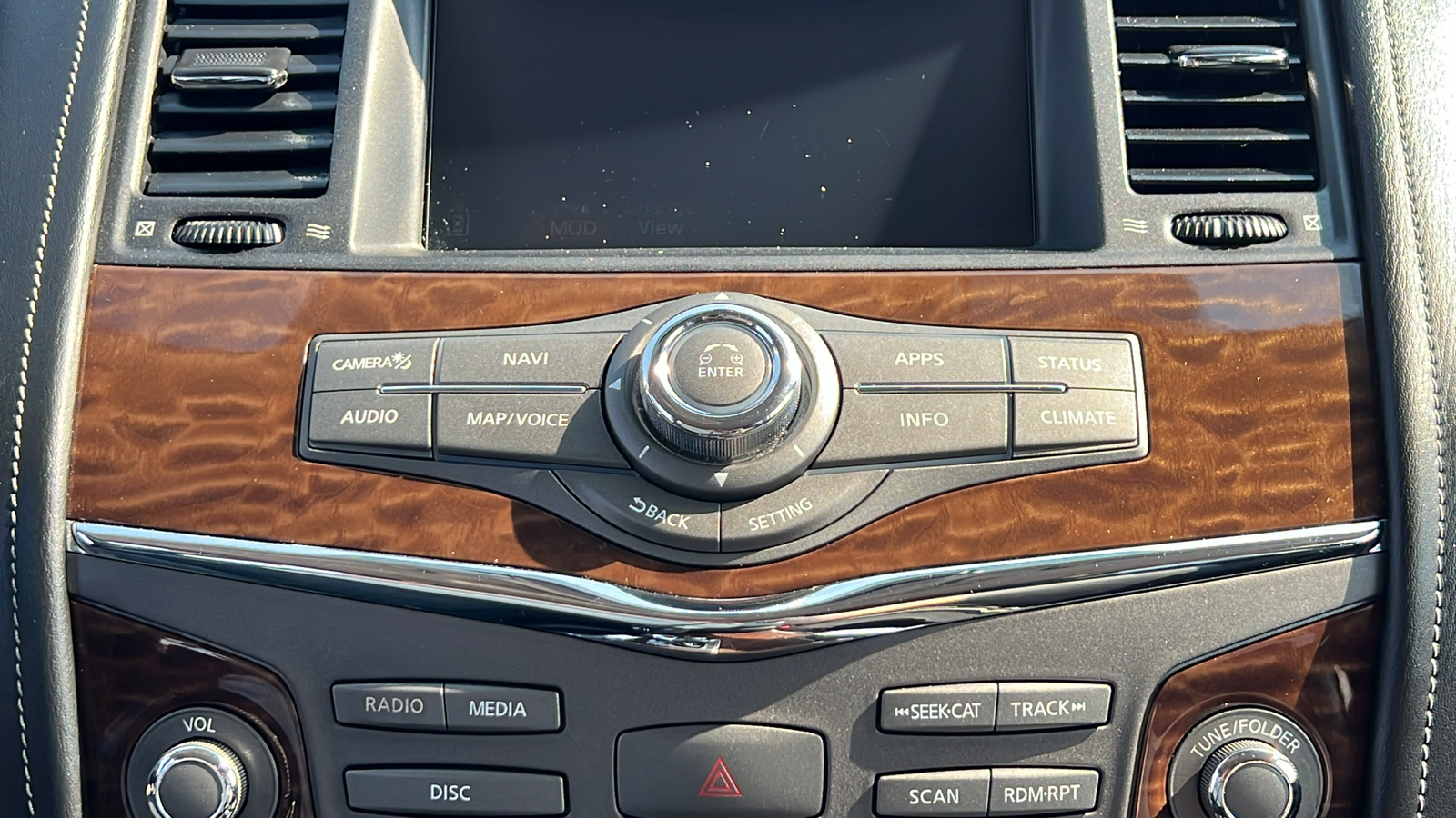 2019 Nissan Armada SL 28