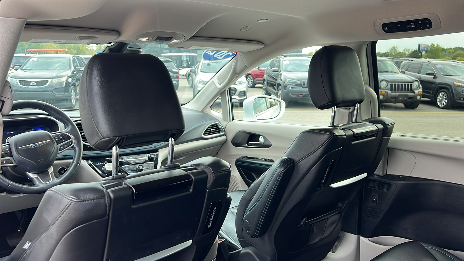 2021 Chrysler Pacifica Touring L 34