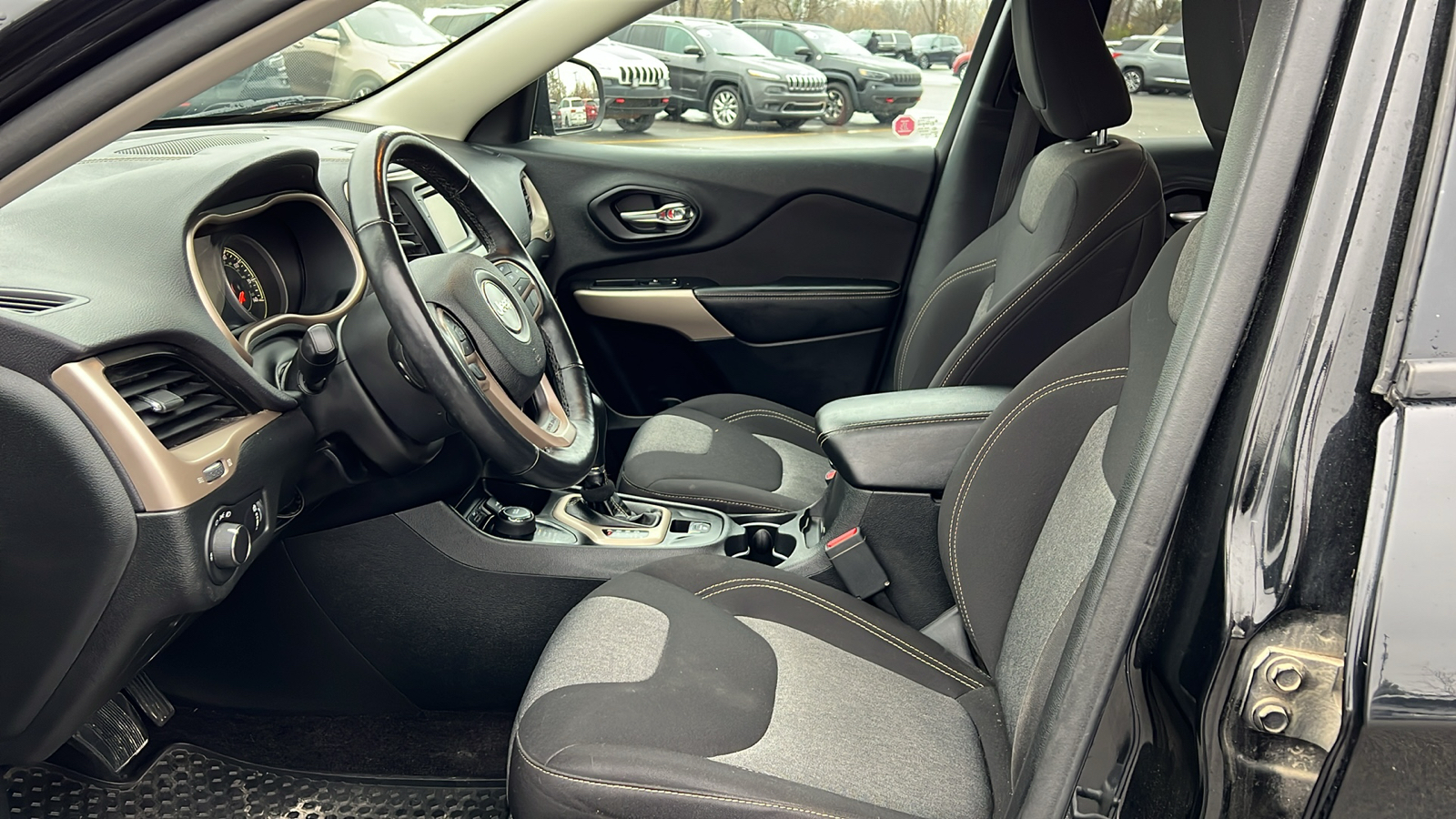 2018 Jeep Cherokee Sport 8