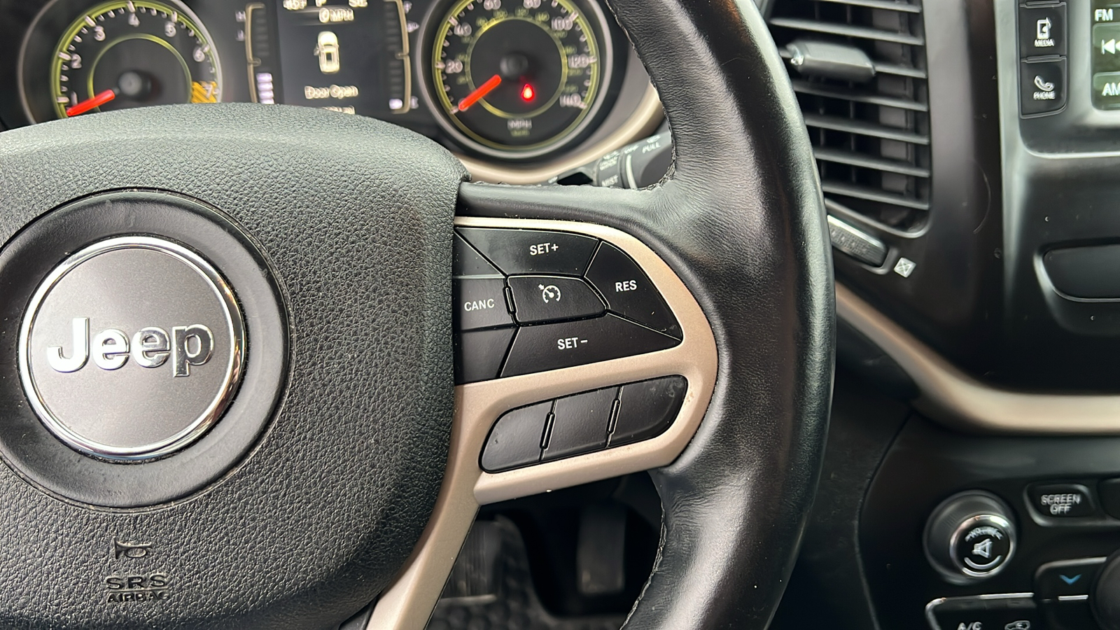 2018 Jeep Cherokee Sport 18