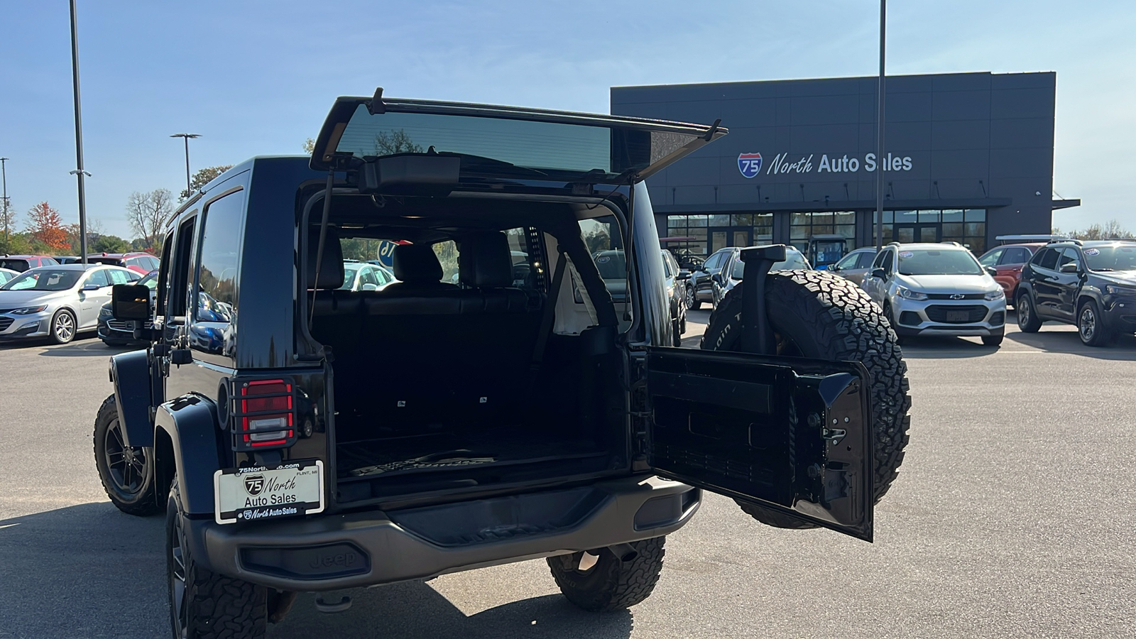 2016 Jeep Wrangler Unlimited Sahara 32